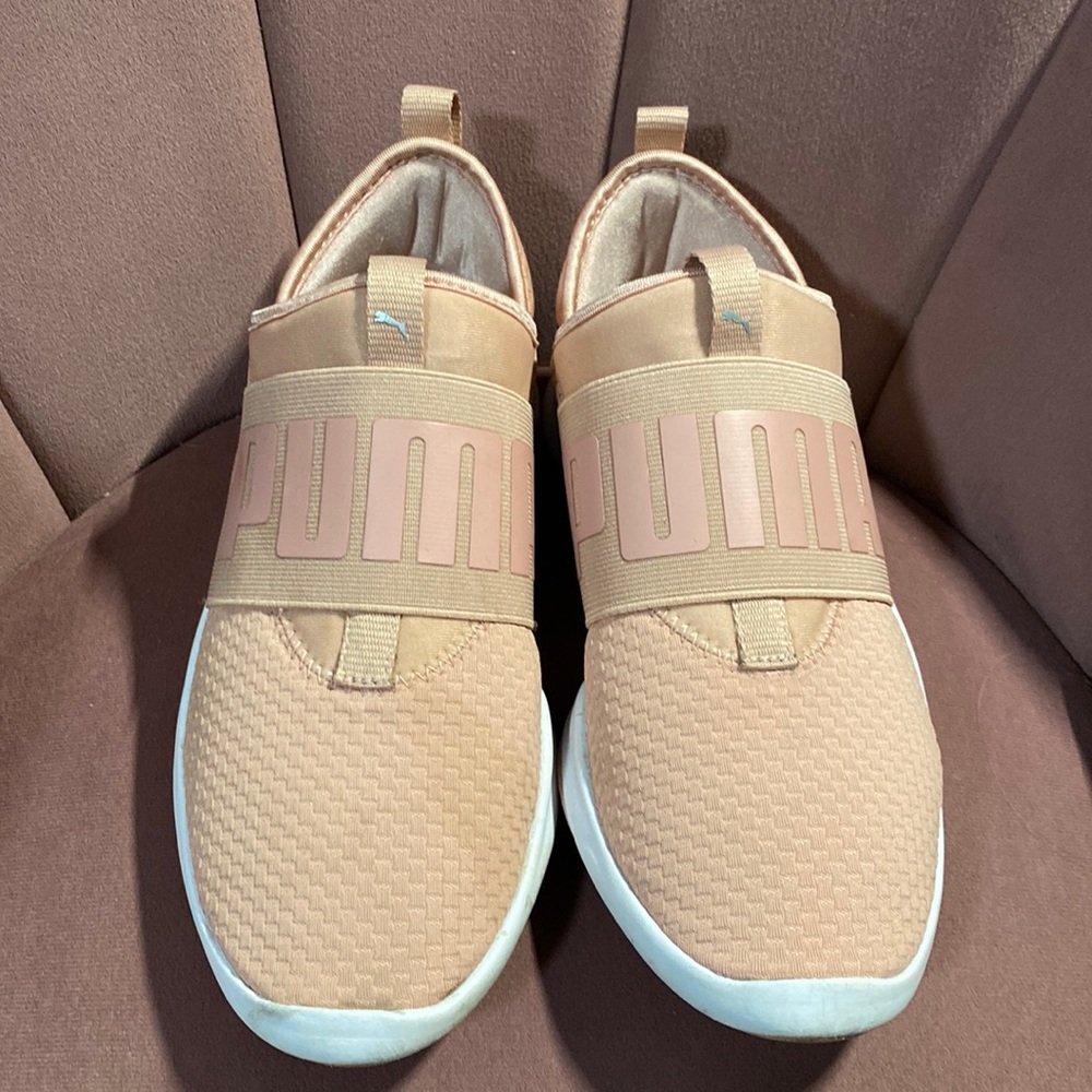 Pink and white pumas 6.5womens. Worn once